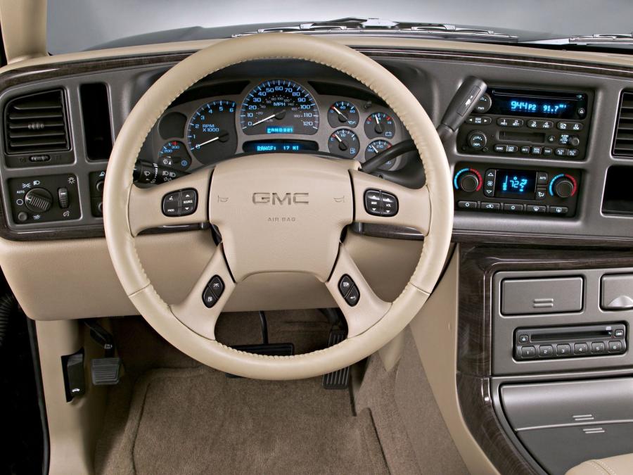  GMC Sierra Denali Crew Cab 2004 года  (фото 6 из 11)